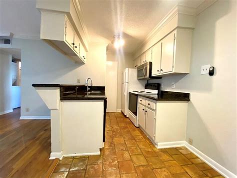 2212 Dunlavy St .